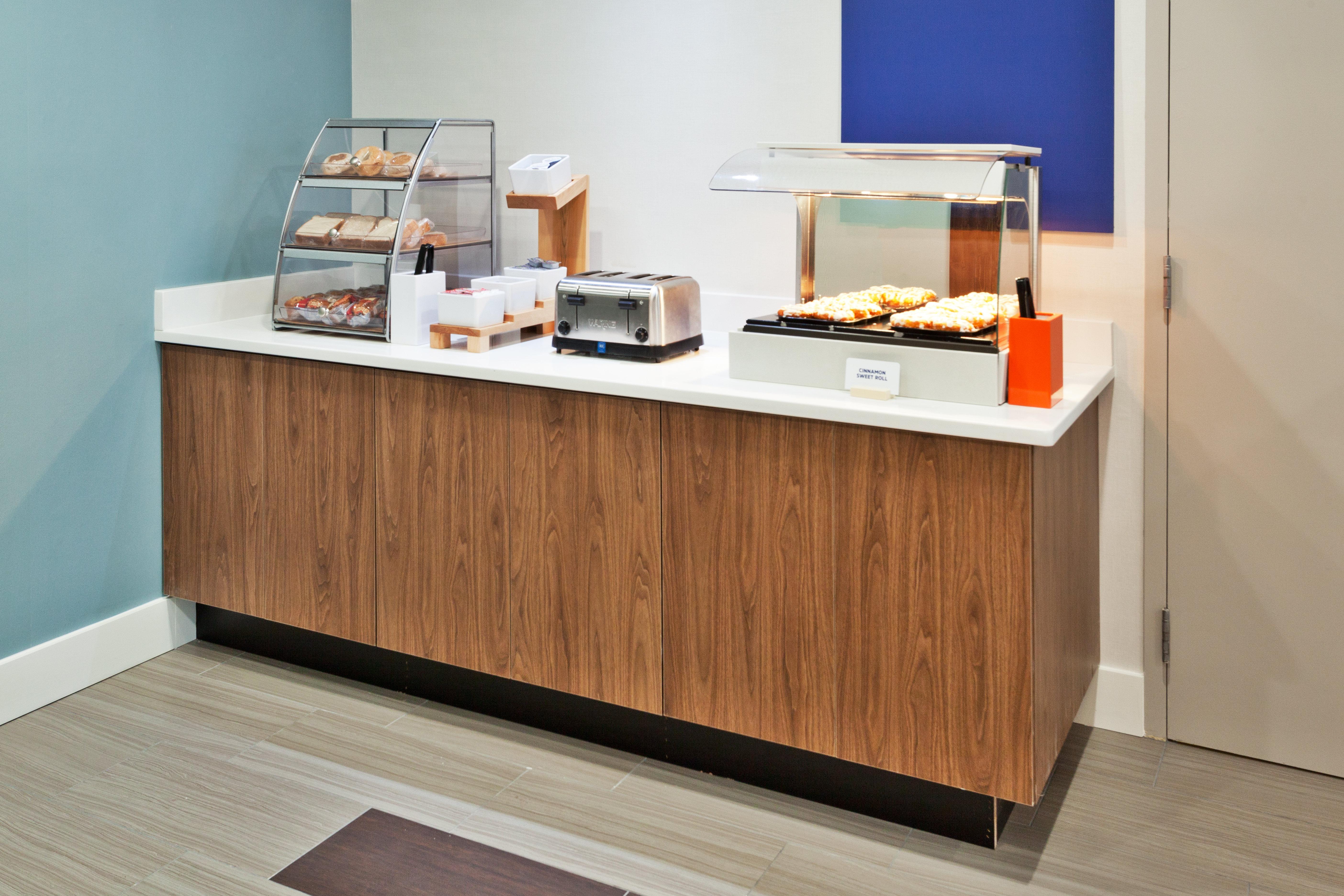 Holiday Inn Express Rome-East By Ihg Exterior photo