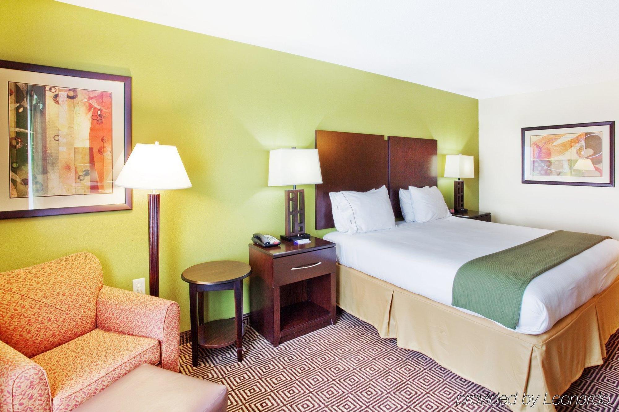 Holiday Inn Express Rome-East By Ihg Room photo